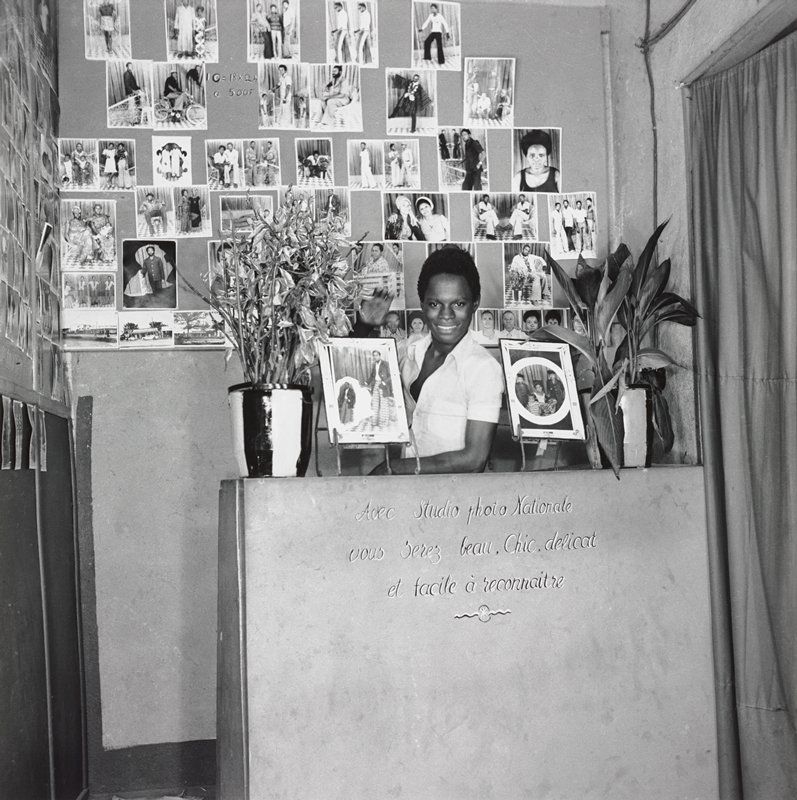 Autoportrait, from the series 70's Lifestyle, Samuel Fosso, 1975–78 (printed 2019)