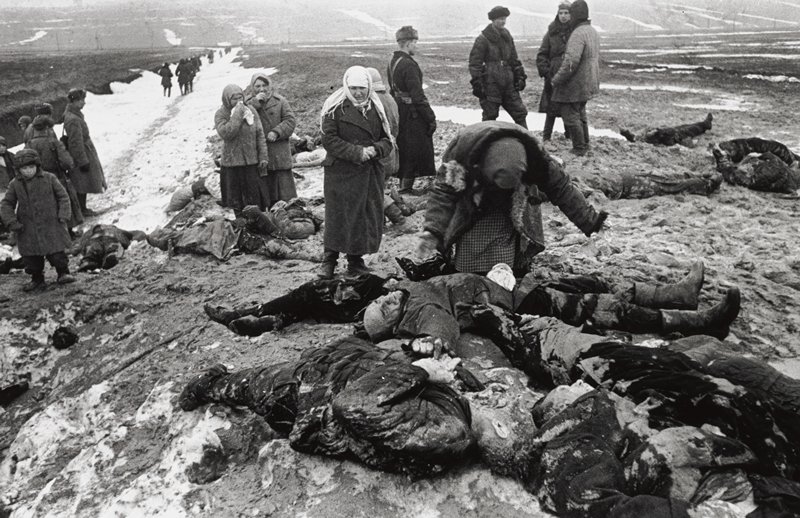 A Woman Finds her Husband, Kerch, Crimea, Dmitrii Baltermants, January 1942 (printed 2003)