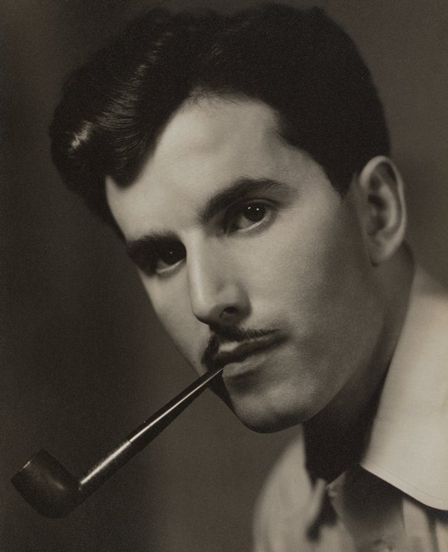 Portrait of man with pipe in mouth, Edward W. Quigley, ок. 1940
