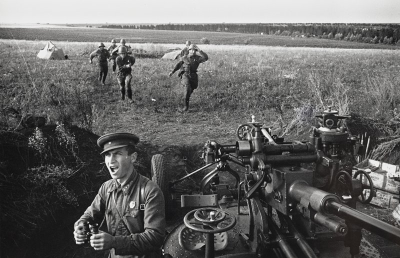 A Call to Arms, Dmitrii Baltermants, 1941–45 (printed 2003)