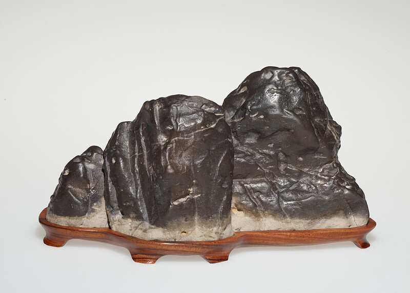 Quiet Mountain; Makko-ishi, Daiza (base) made by Sean Smith, 20th–21st century